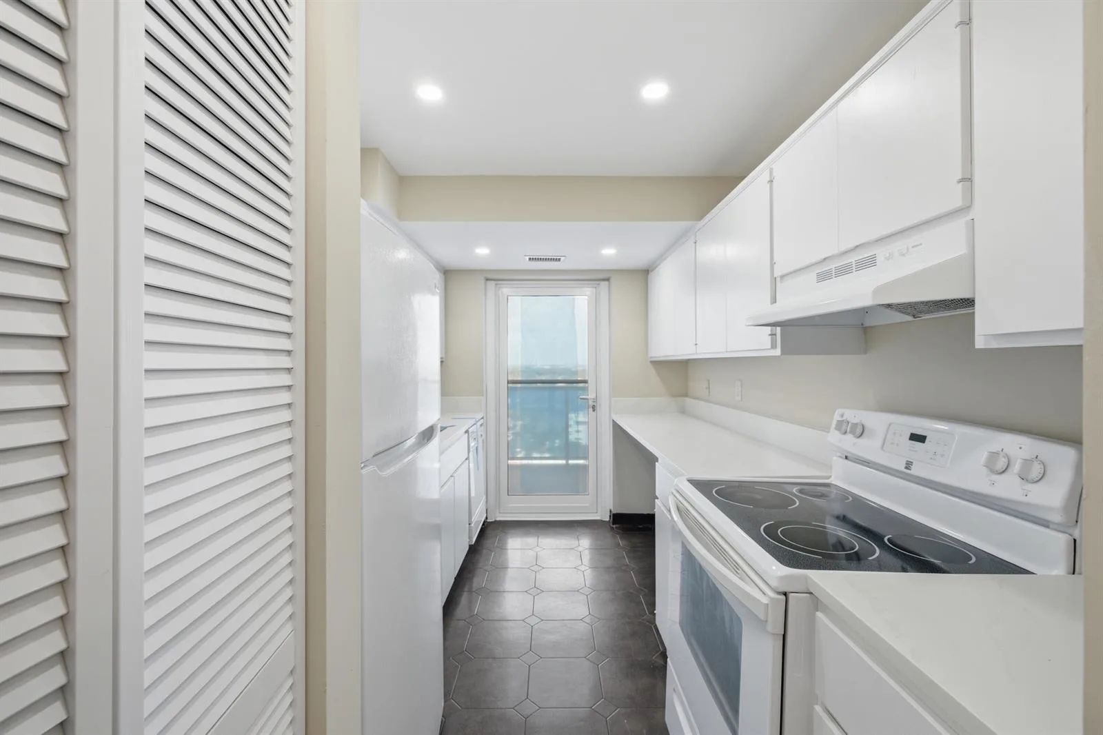2841 N Ocean Boulevard # 1503, Fort Lauderdale, FL 33308 photo 5