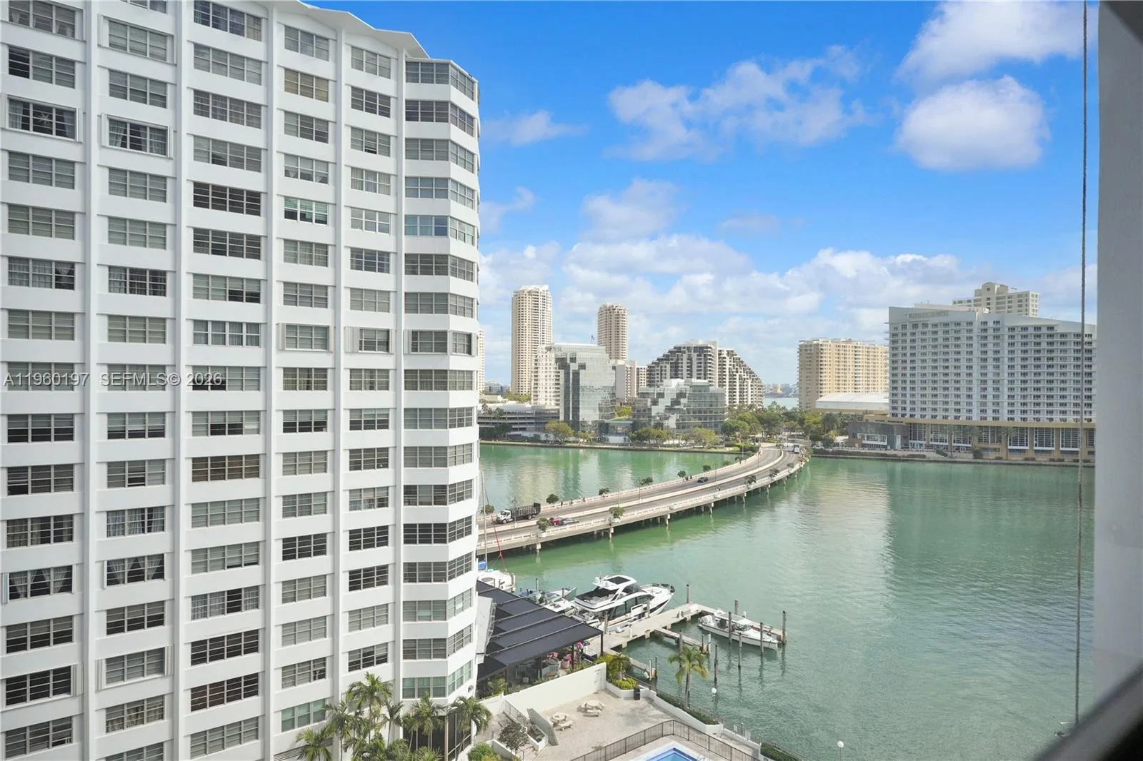 905 Brickell Bay Dr # 1121, Miami, FL 33131