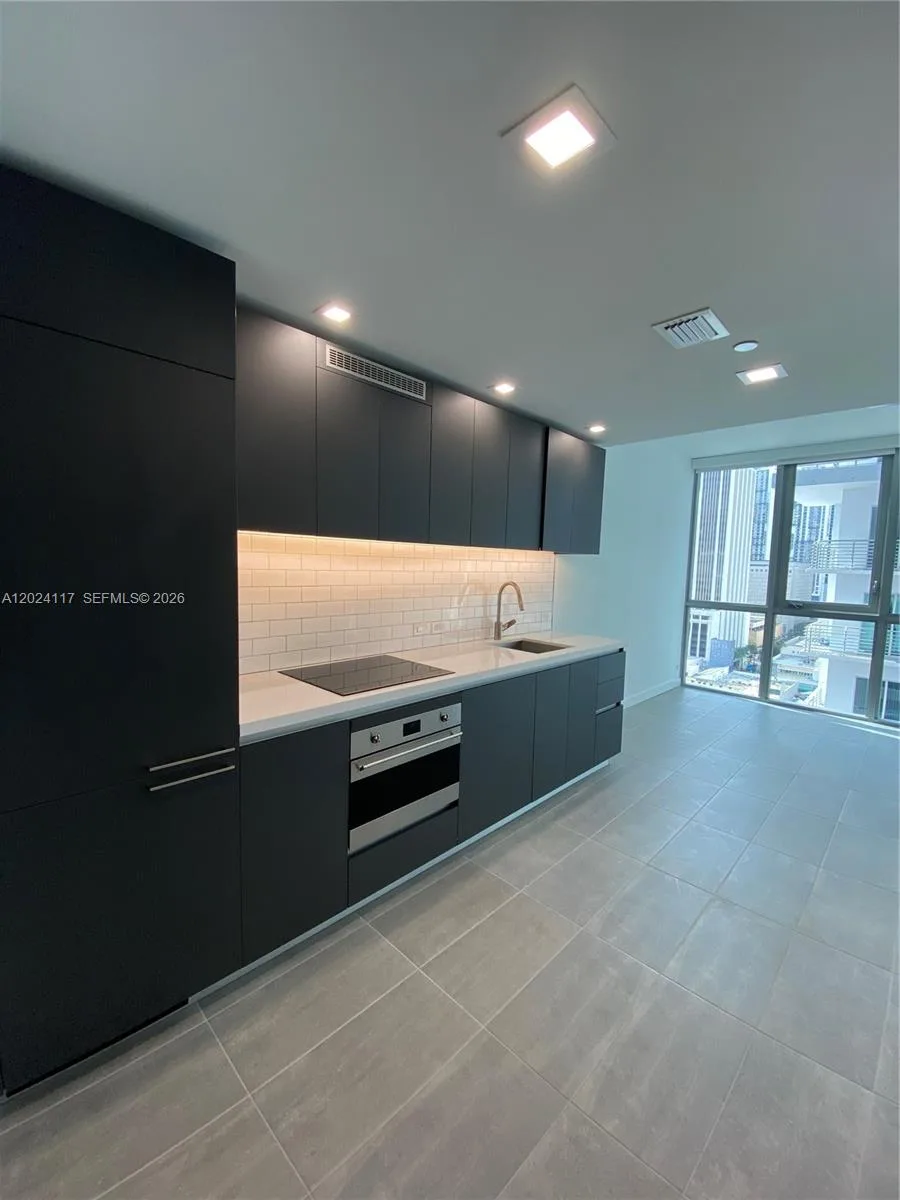 227 NE 2nd St # 1701, Miami, FL 33132
