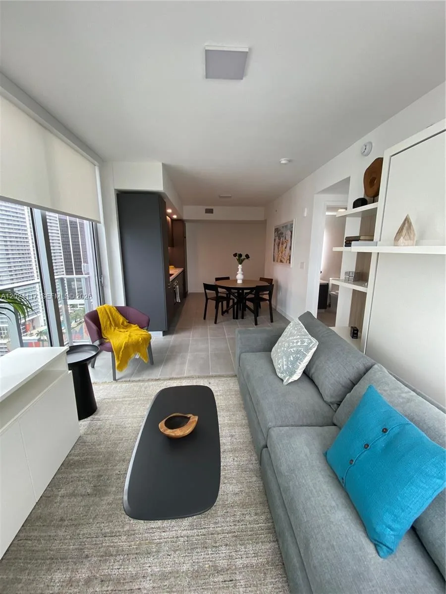 227 NE 2nd St # 1701, Miami, FL 33132 photo 11