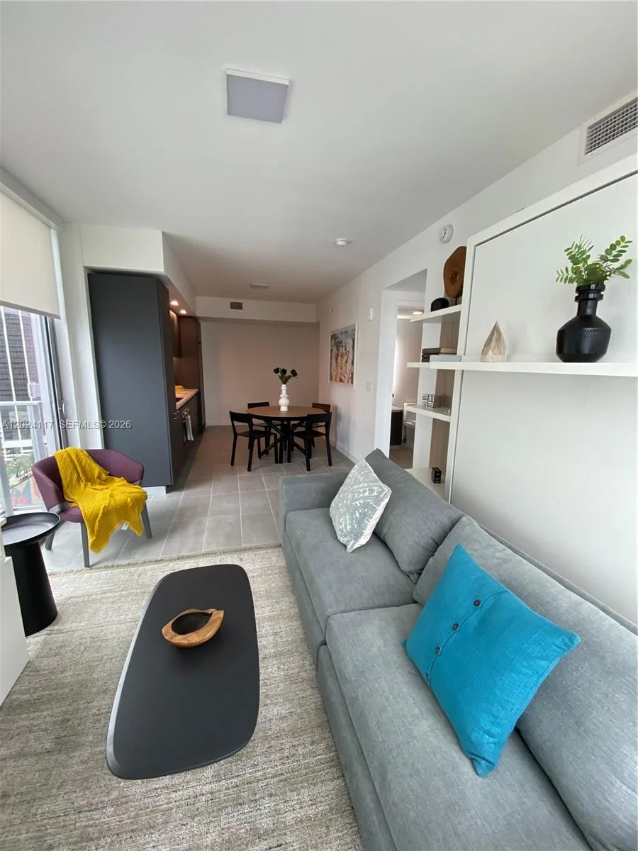 227 NE 2nd St # 1701, Miami, FL 33132 photo 12