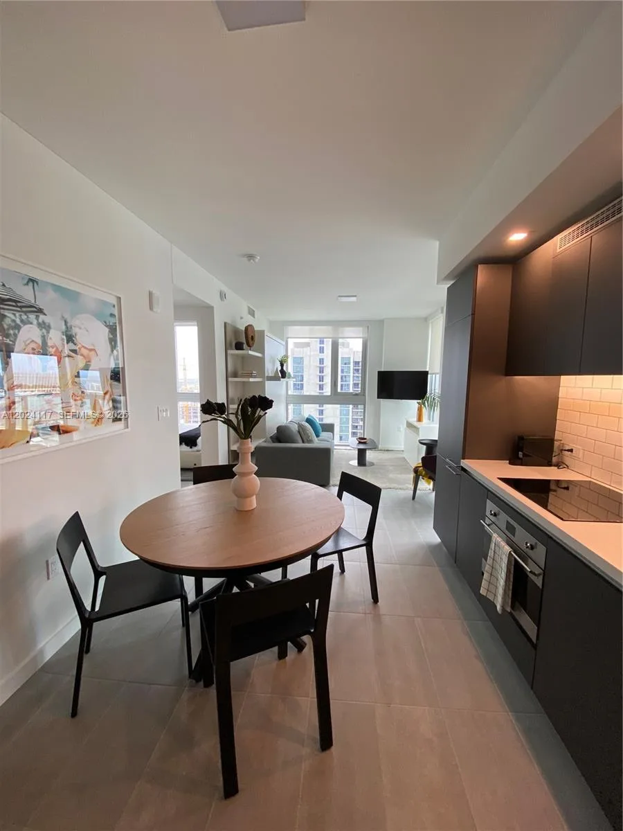 227 NE 2nd St # 1701, Miami, FL 33132 photo 2