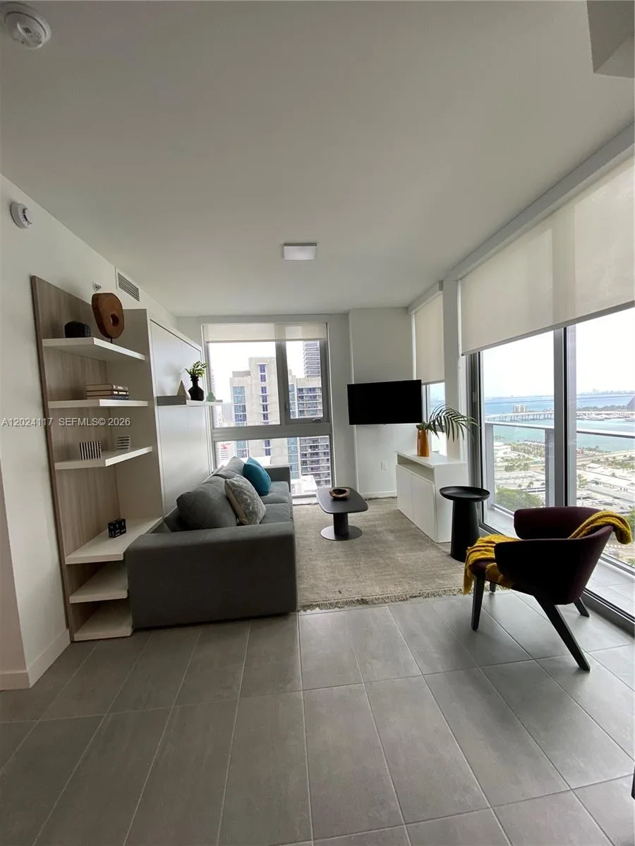 227 NE 2nd St # 1701, Miami, FL 33132 photo 5