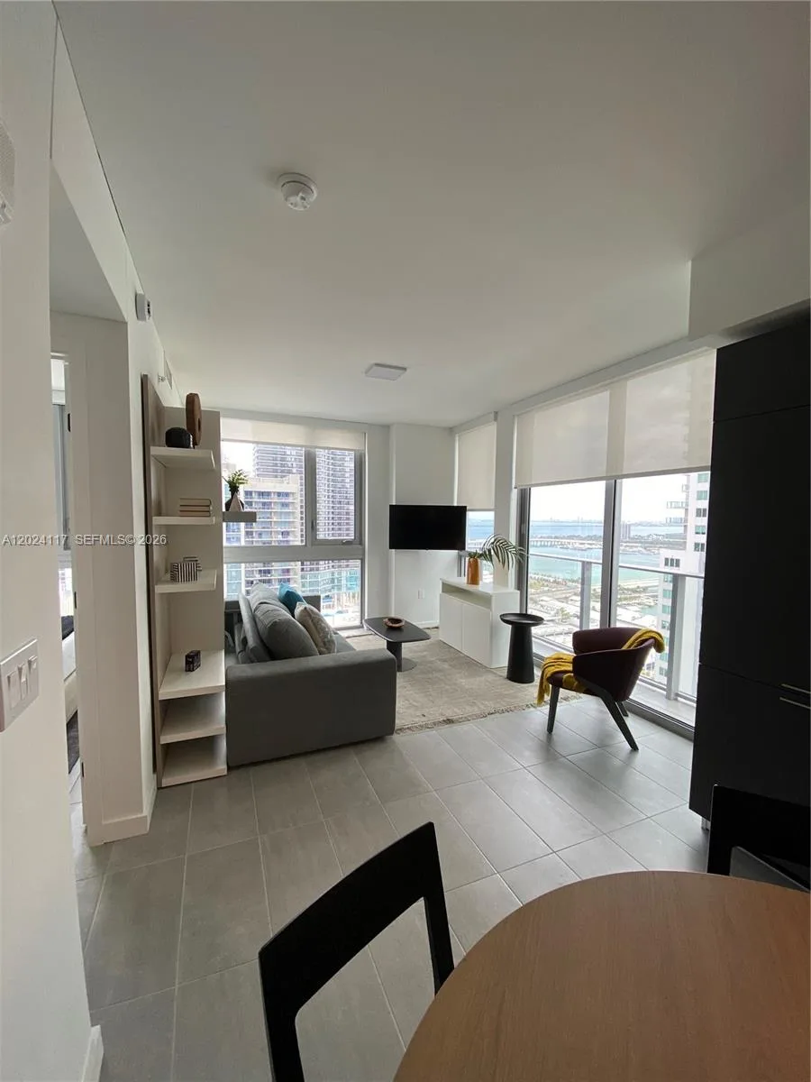 227 NE 2nd St # 1701, Miami, FL 33132 photo 6