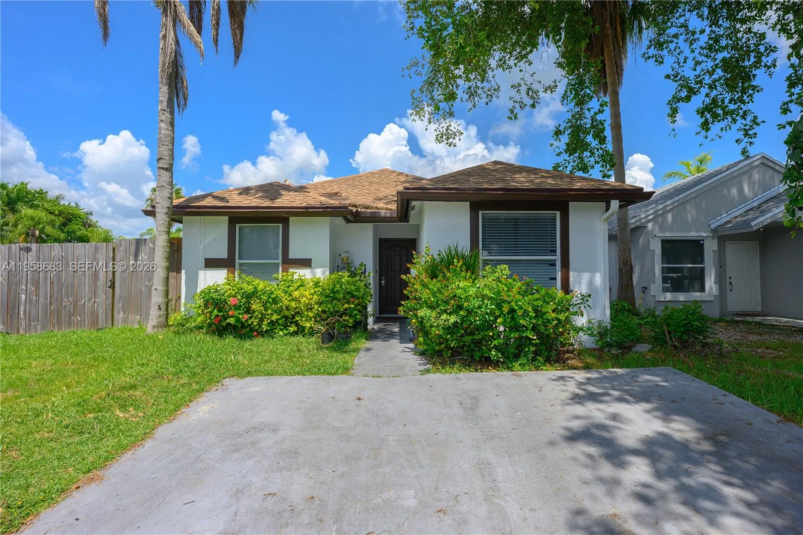 998 SW 8th Pl, Florida City, FL 33034 photo 2