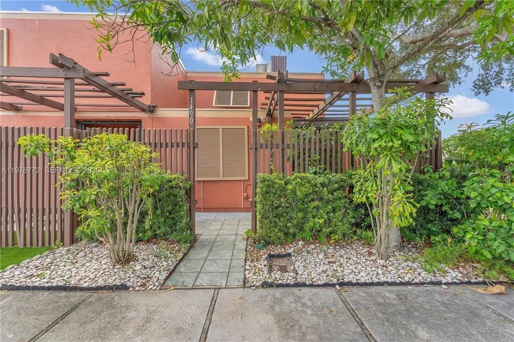 1490 Laguna Lane, Pembroke Pines, FL 33026
