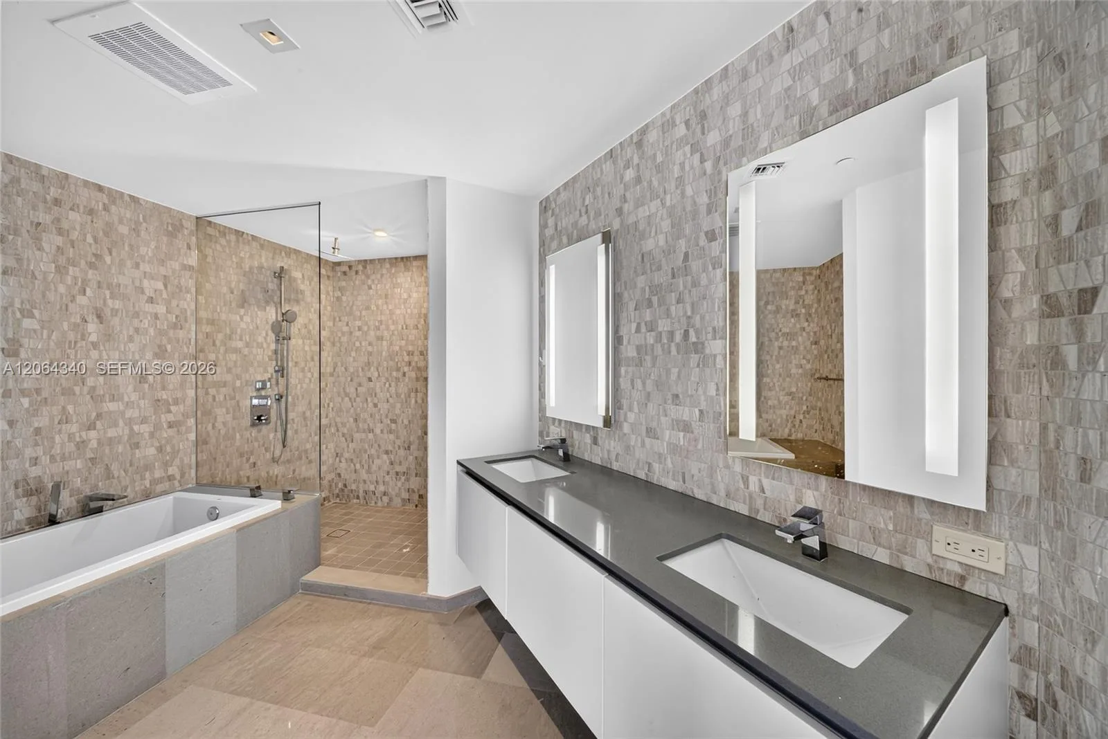 68 SE 6th St # 3311, Miami, FL 33131 photo 10