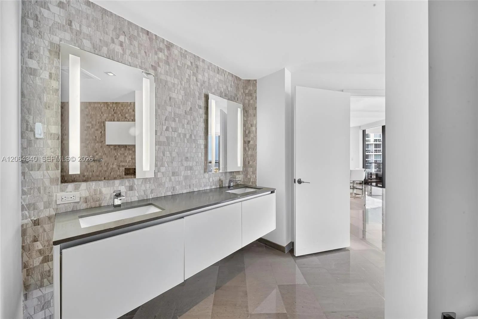 68 SE 6th St # 3311, Miami, FL 33131 photo 13