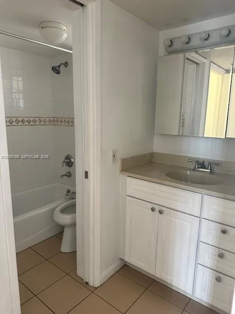 870 NW 87th Ave # 302, Miami, FL 33172 photo 5