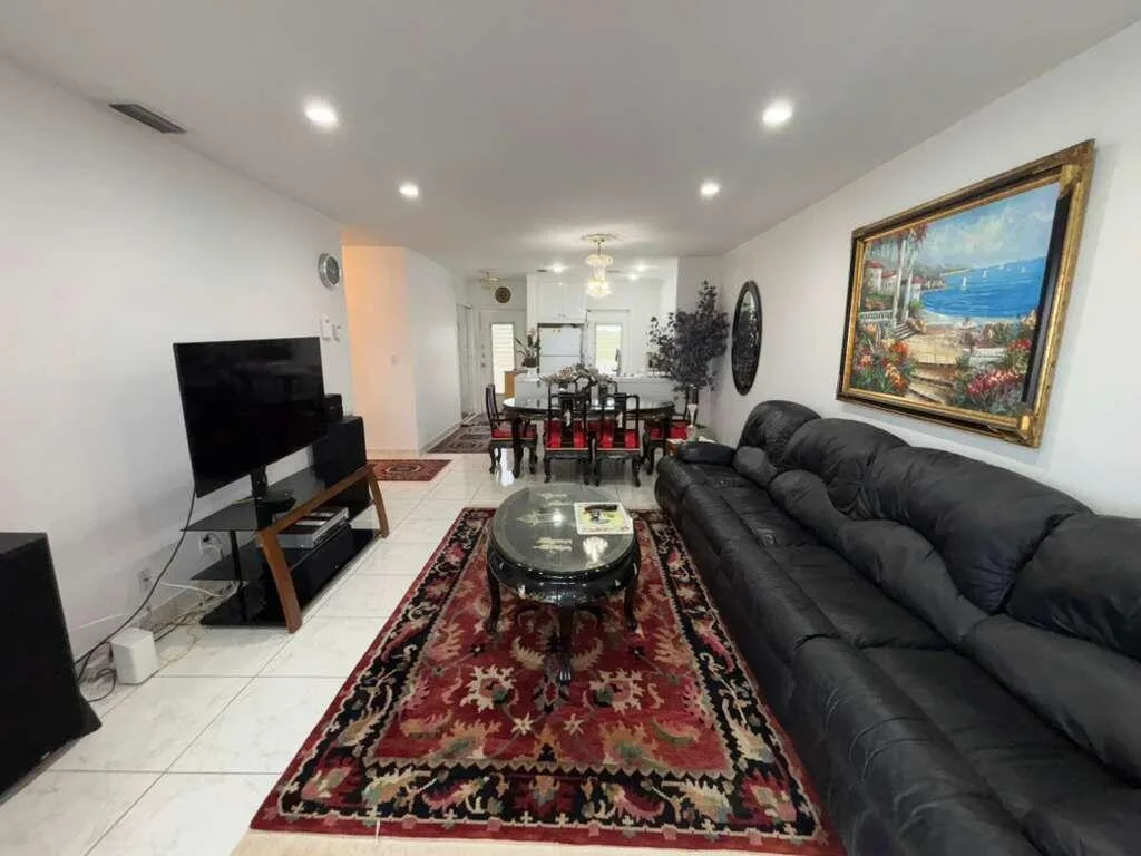 4706 NW 36th Street # 605, Lauderdale Lakes, FL 33319