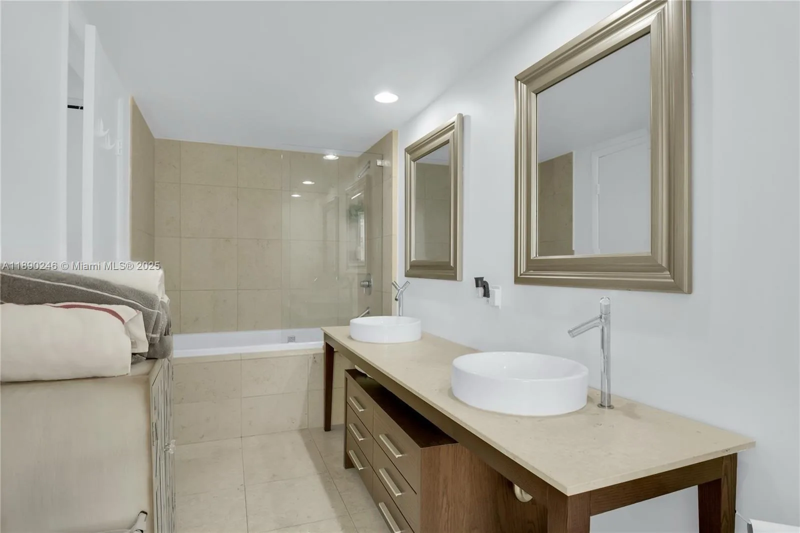 475 Brickell Ave # 4711, Miami, FL 33131 photo 11
