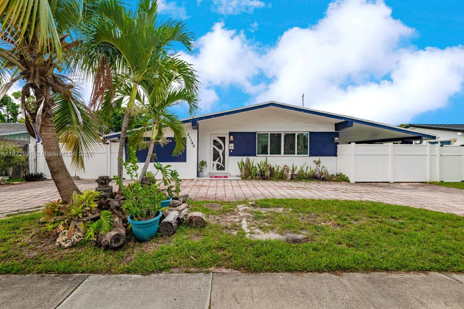21140 NE 26th Ave, Miami, FL 33180