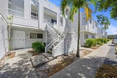3425 NW 44th St # 204, Oakland Park, FL 33309