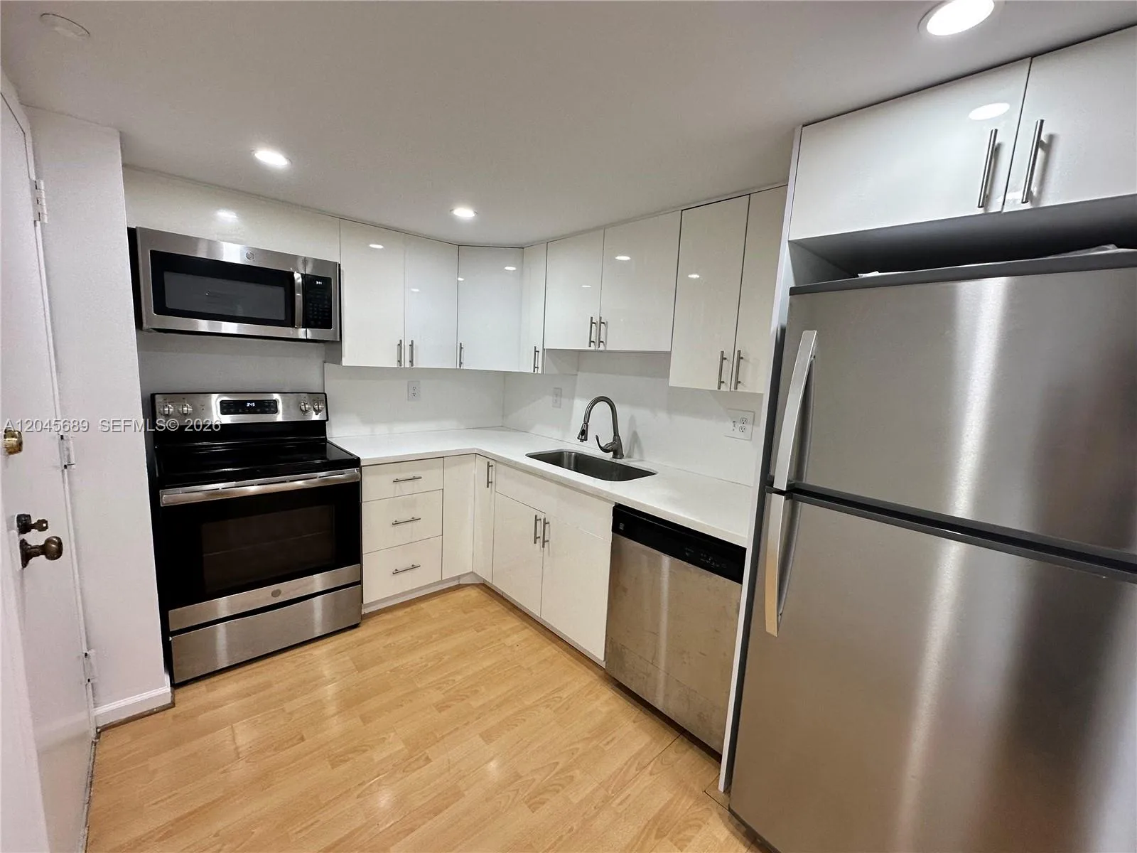 2333 Brickell Ave # 1610, Miami, FL 33129 photo 3