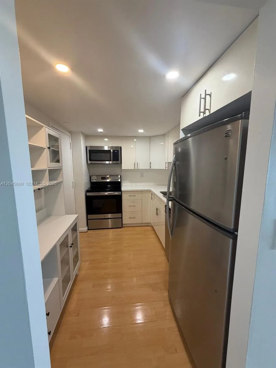 2333 Brickell Ave # 1610, Miami, FL 33129 photo 4