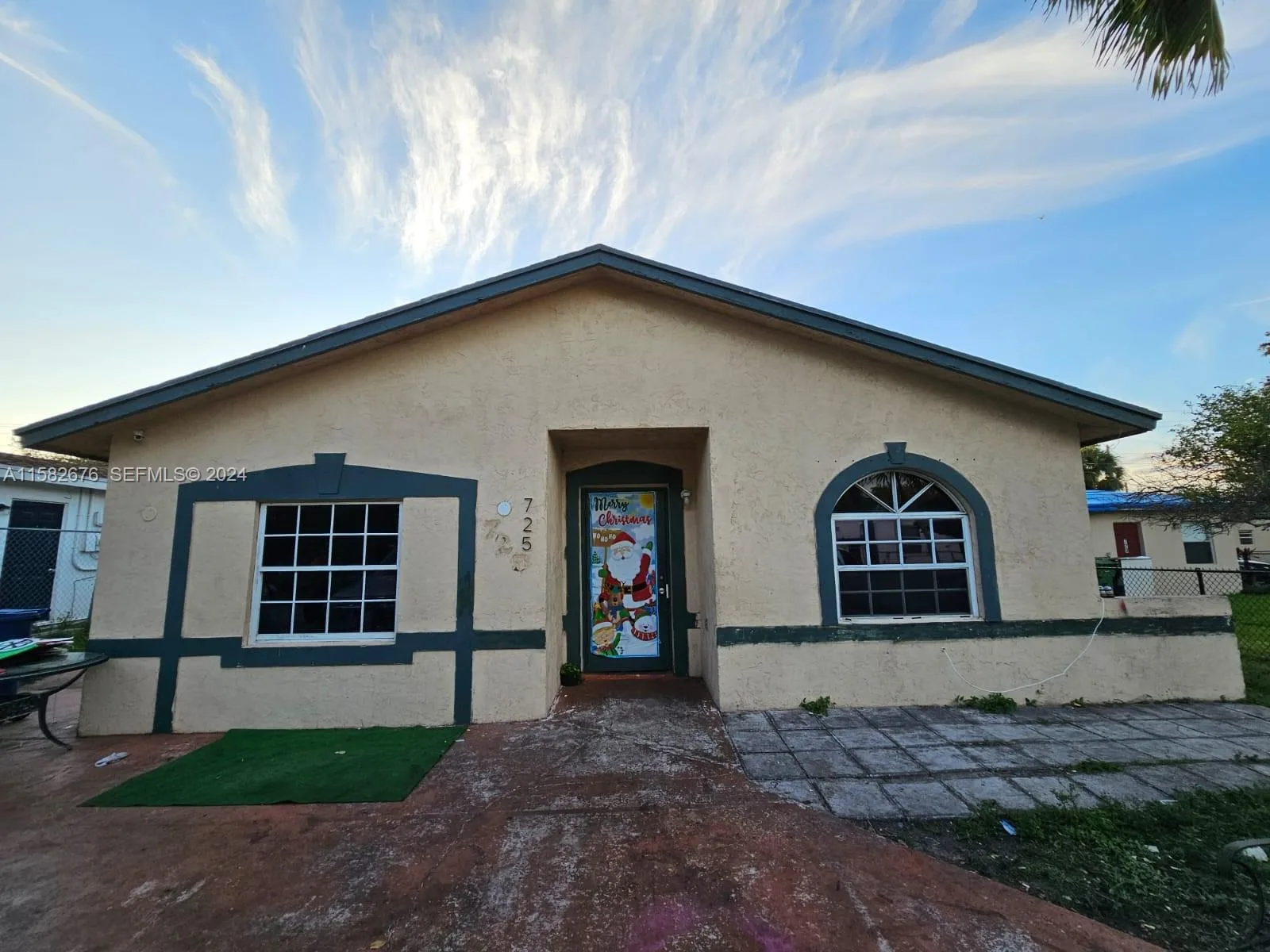 725 NW 19th Ter, Fort Lauderdale, FL 33311 photo 2