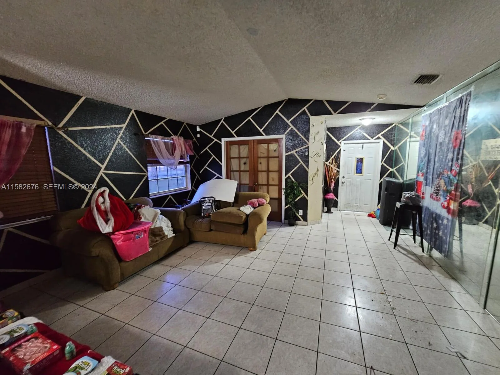 725 NW 19th Ter, Fort Lauderdale, FL 33311 photo 4