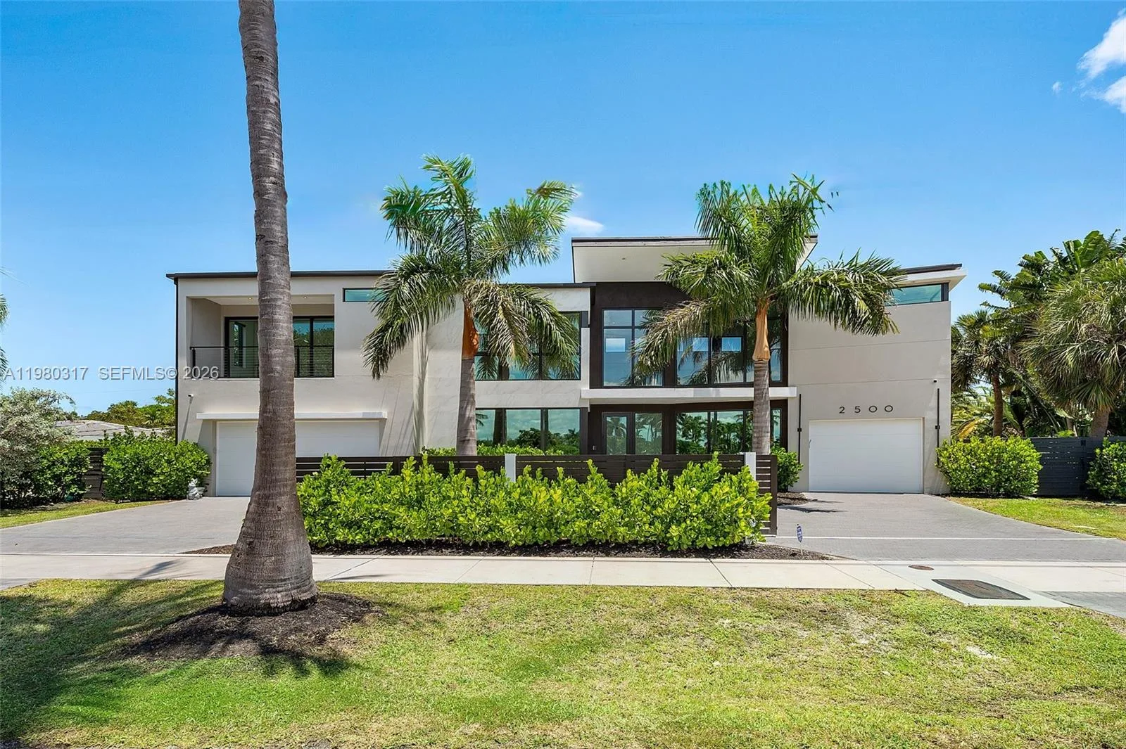 2500 Middle River Dr, Fort Lauderdale, FL 33305 photo 2