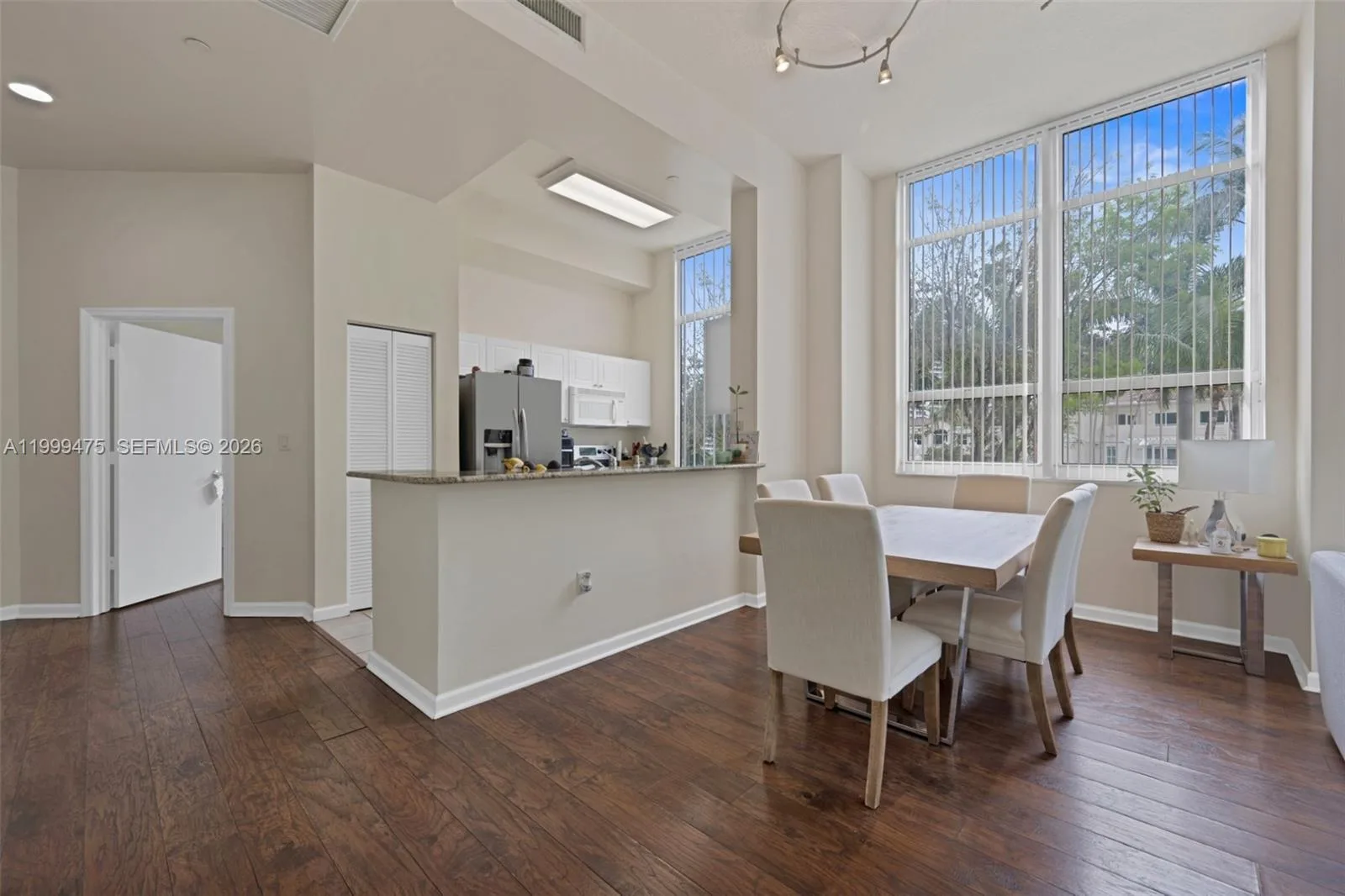 19501 W Country Club Dr # 208, Aventura, FL 33180 photo 3