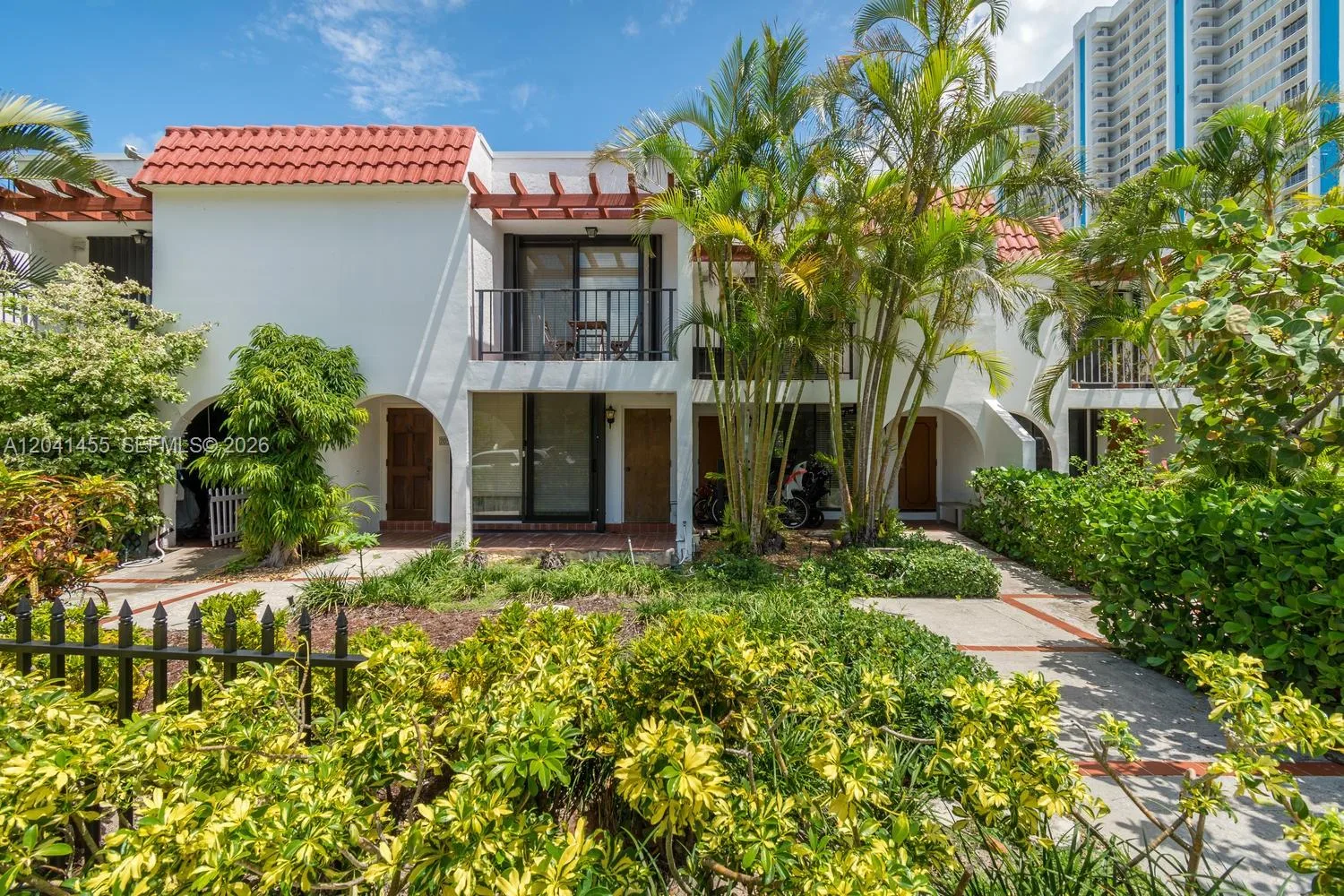 425 Grapetree Dr # 206, Key Biscayne, FL 33149
