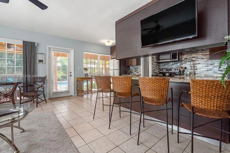 2033 NE 33rd Ave # 3, Fort Lauderdale, FL 33305 photo 2