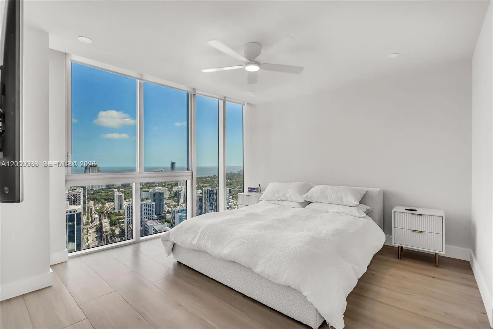 92 SW 3rd St # 5204, Miami, FL 33130 photo 12