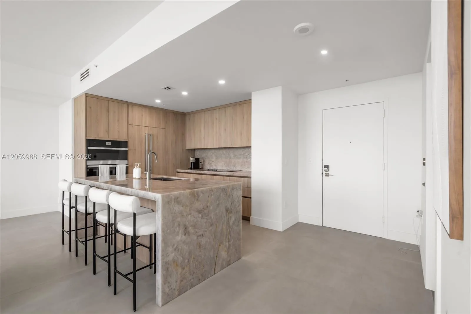 92 SW 3rd St # 5204, Miami, FL 33130 photo 3