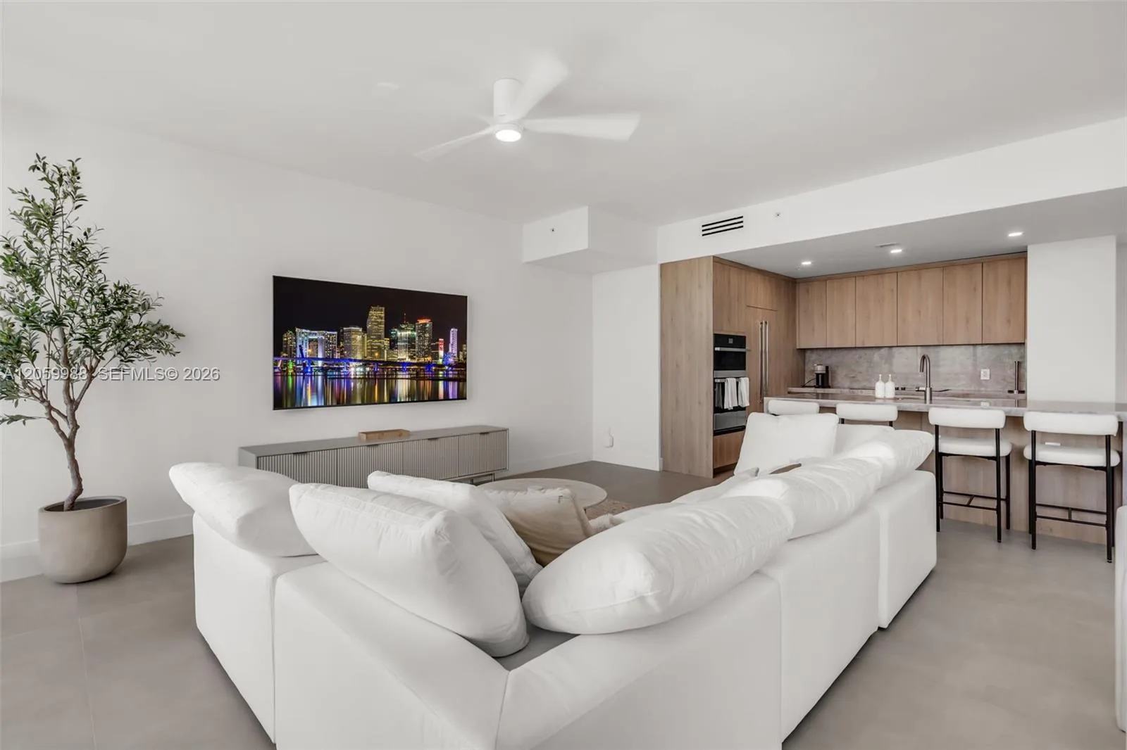 92 SW 3rd St # 5204, Miami, FL 33130 photo 5