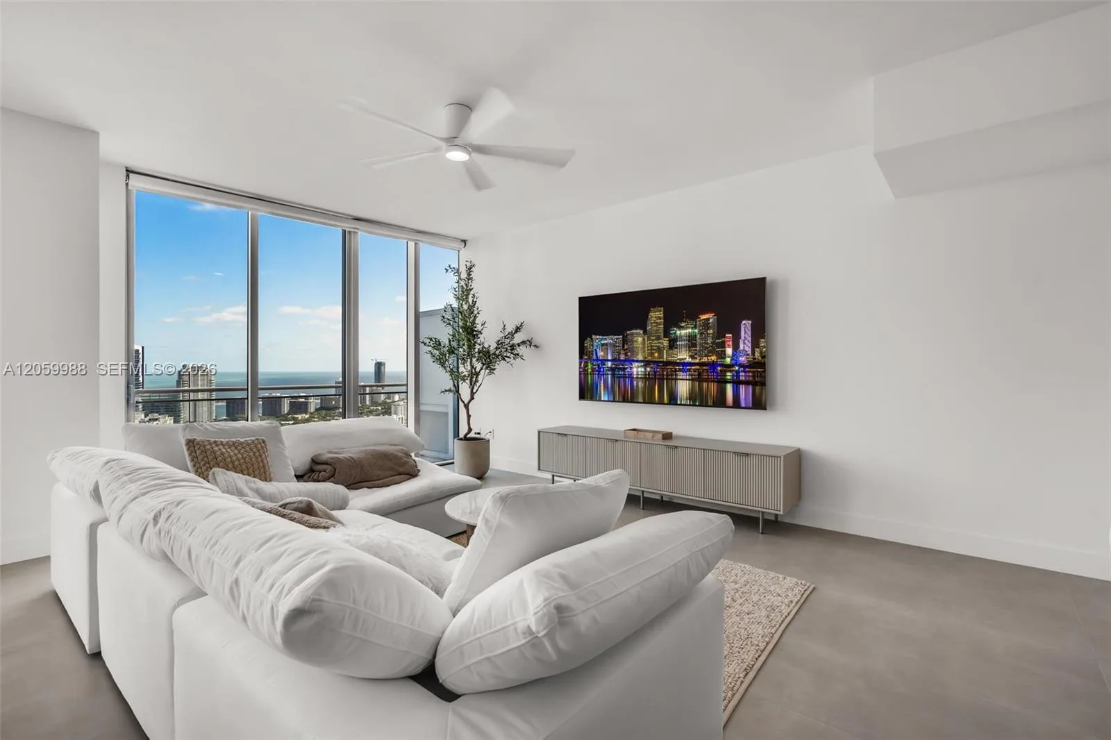 92 SW 3rd St # 5204, Miami, FL 33130 photo 8