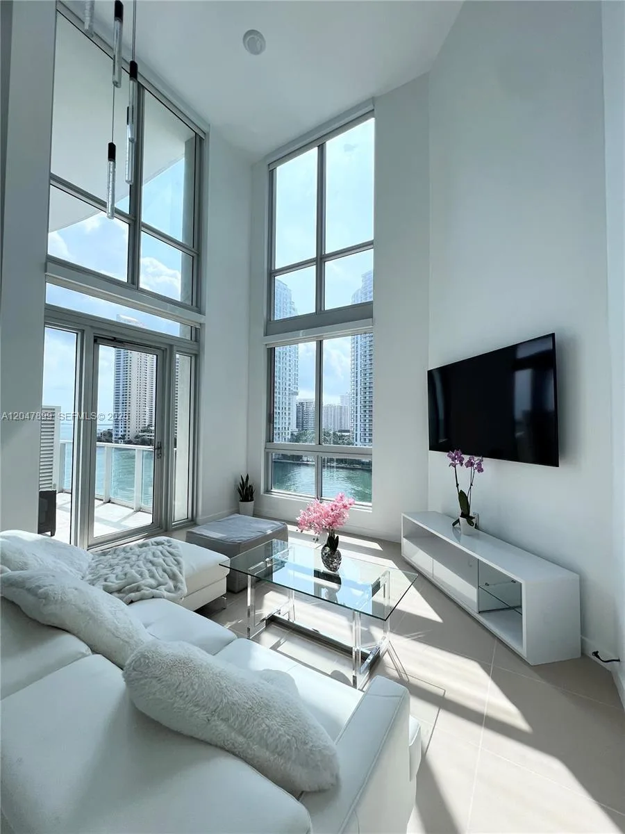 300 S Biscayne Blvd # L-814, Miami, FL 33131 photo 2