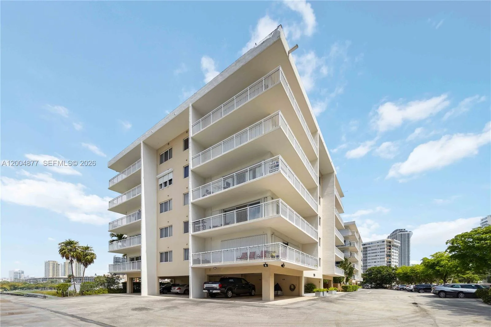 126 Golden Isles Dr # 32A, Hallandale Beach, FL 33009