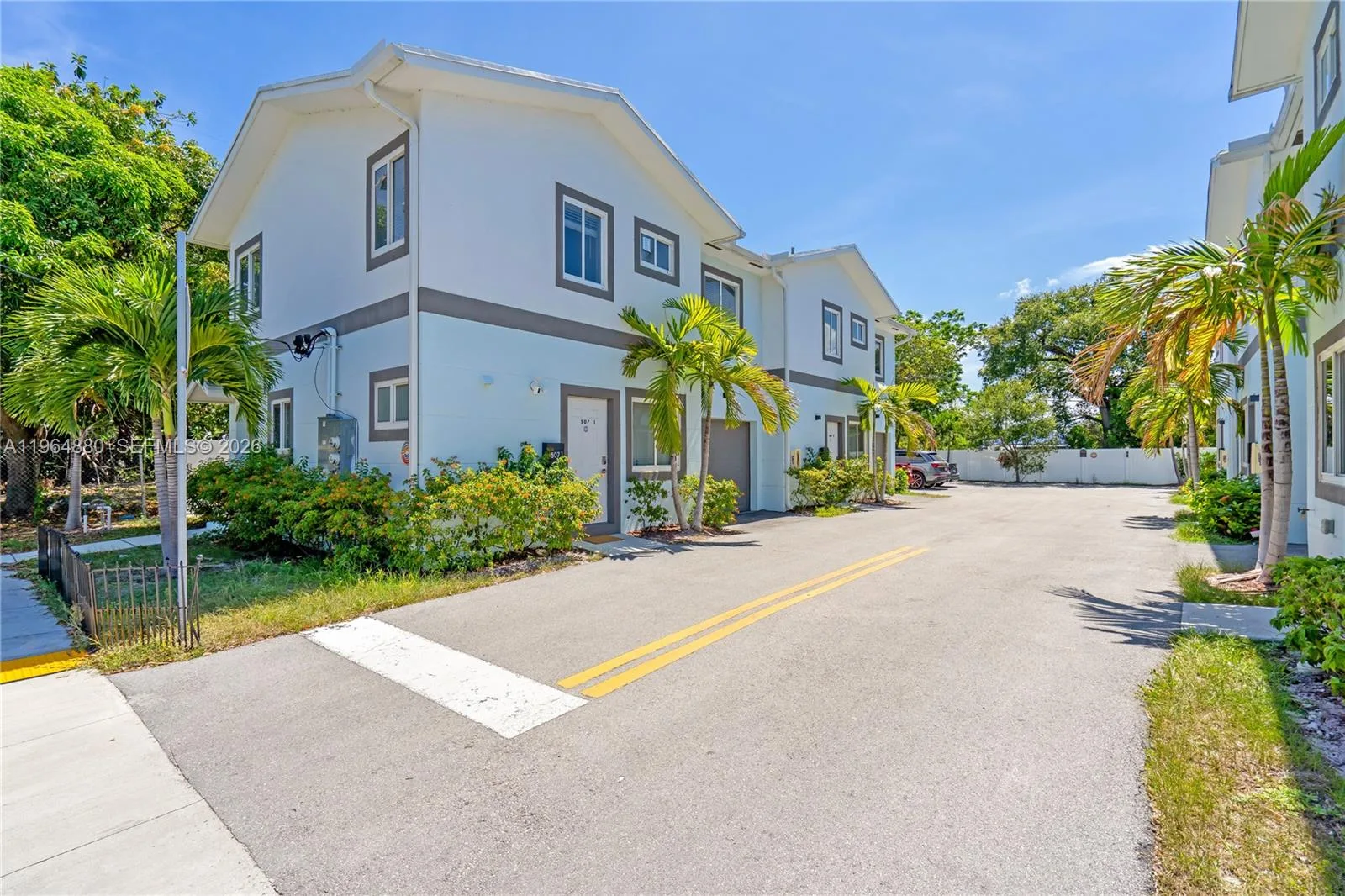 507 NW 8th Ave #1, Fort Lauderdale, FL 33311 photo 2