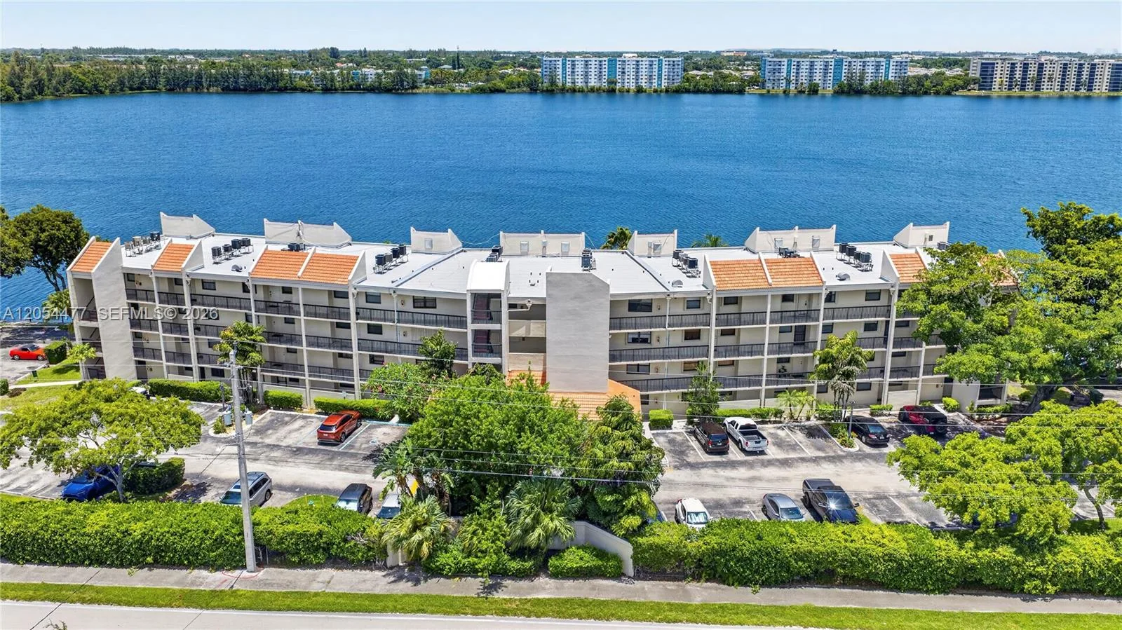 117 Lake Emerald Dr # 408, Oakland Park, FL 33309