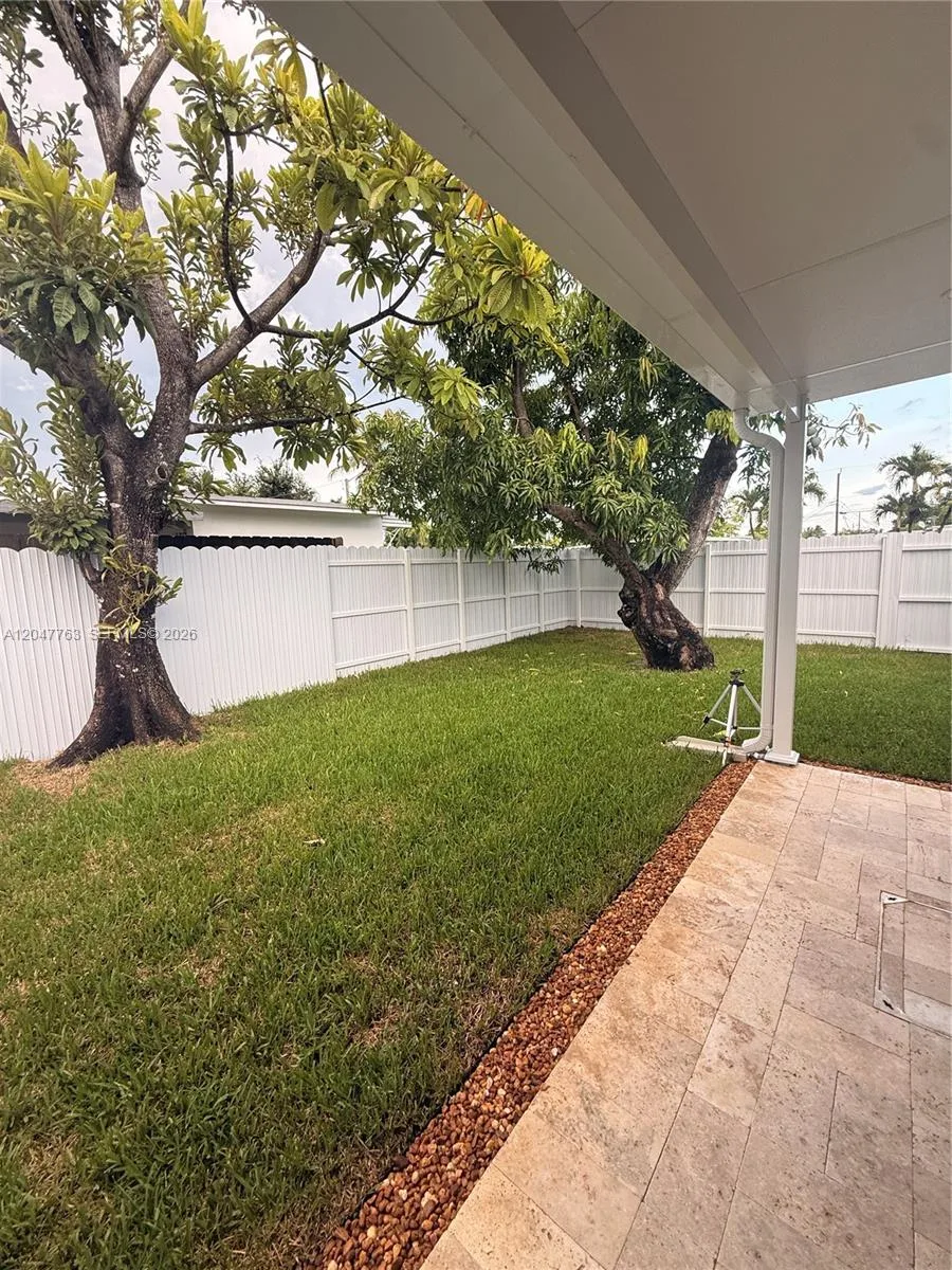 10555 SW 32nd St, Miami, FL 33165 photo 2