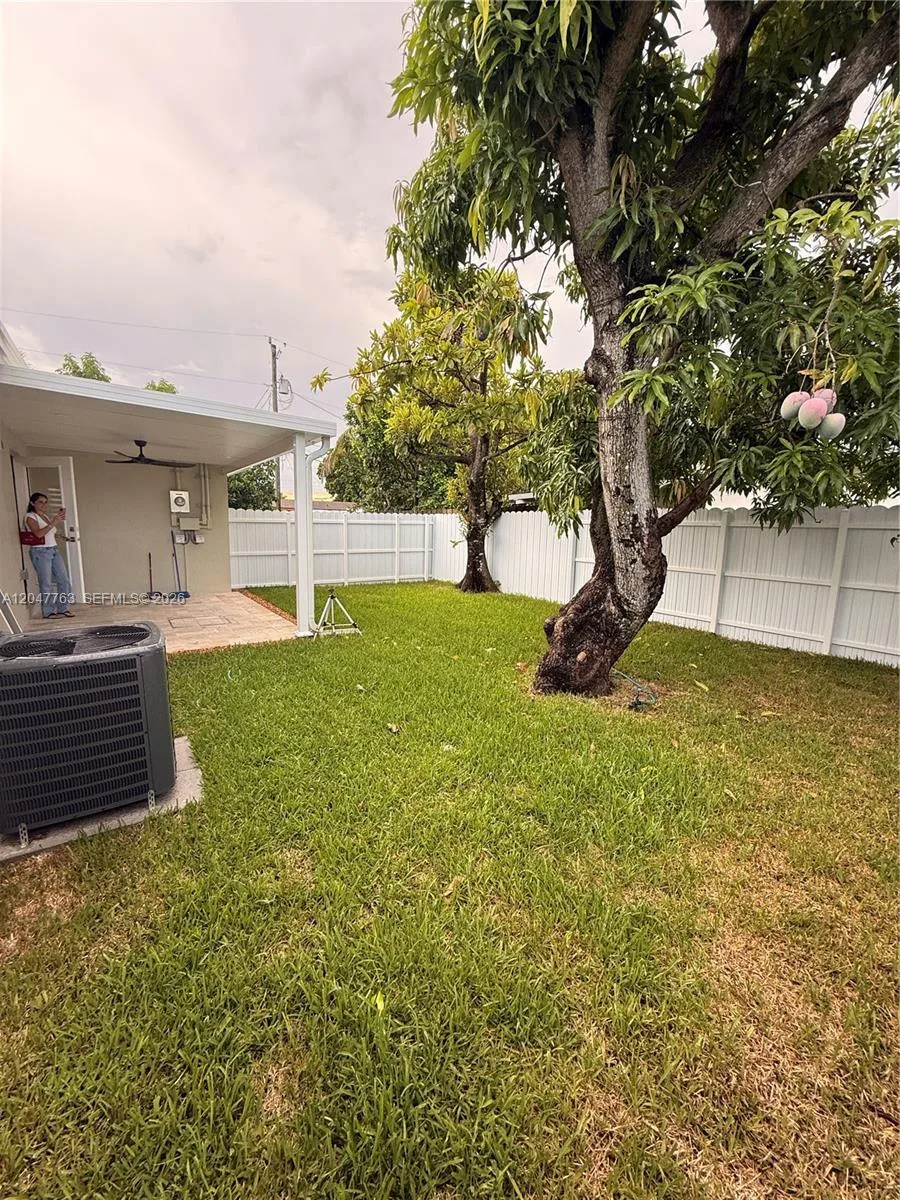 10555 SW 32nd St, Miami, FL 33165 photo 3