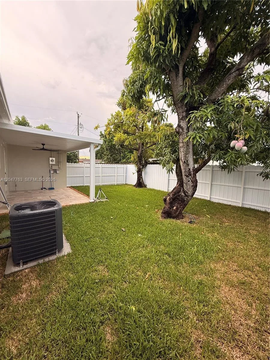 10555 SW 32nd St, Miami, FL 33165 photo 4