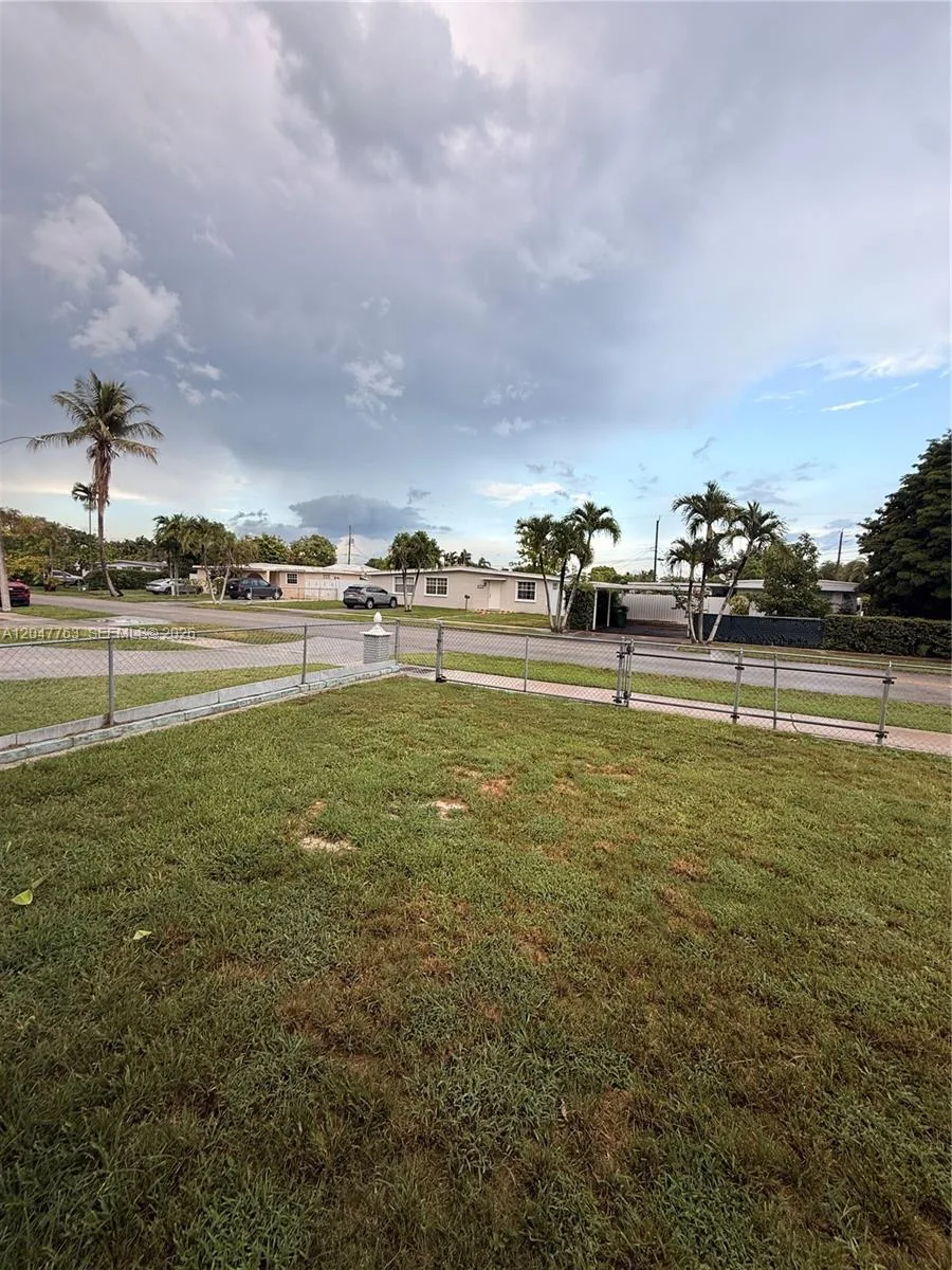 10555 SW 32nd St, Miami, FL 33165 photo 5
