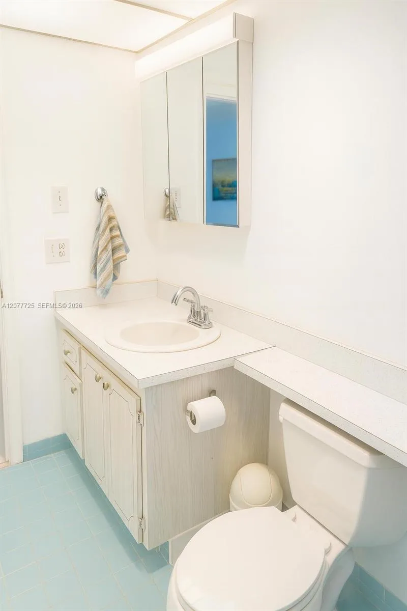610 NE 12th Ave # 308, Hallandale Beach, FL 33009 photo 8