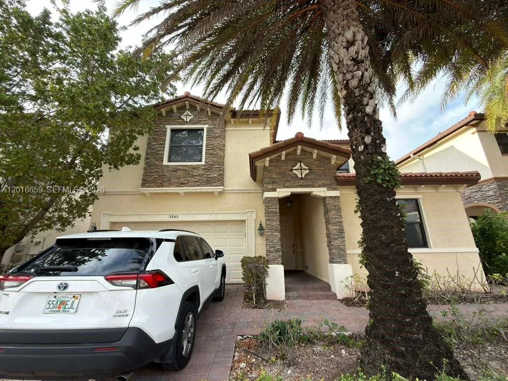 9845 NW 86th Ter, Doral, FL 33178