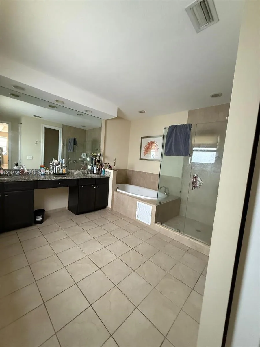 9845 NW 86th Ter, Doral, FL 33178 photo 10