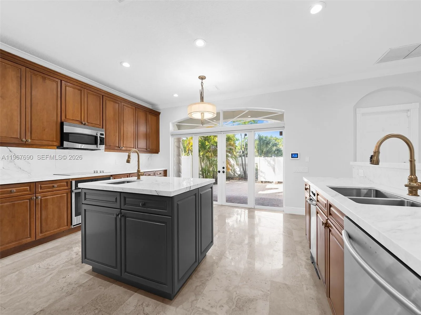 827 SE 2nd Ct, Fort Lauderdale, FL 33301 photo 11