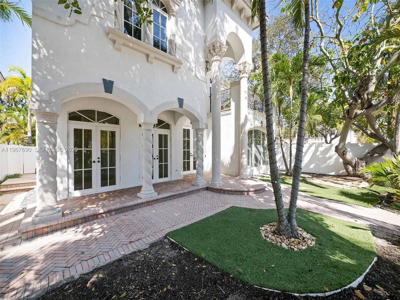 827 SE 2nd Ct, Fort Lauderdale, FL 33301 photo 2