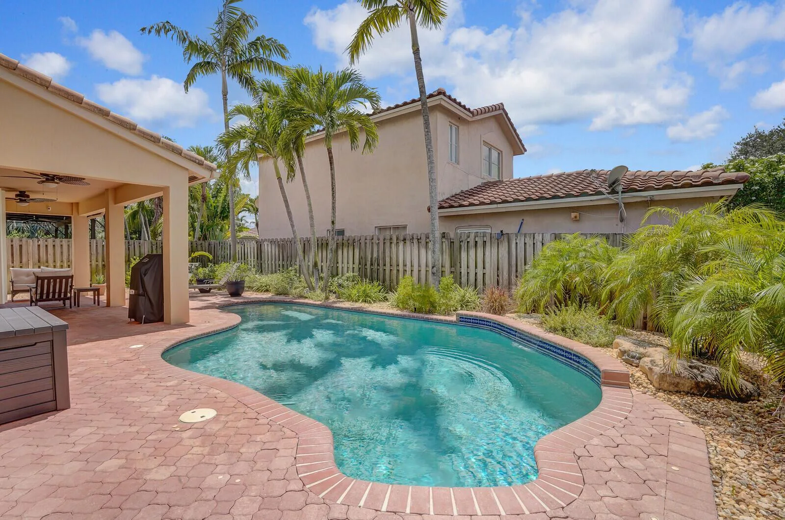 317 E Garden Cove Circle, Davie, FL 33325 photo 2