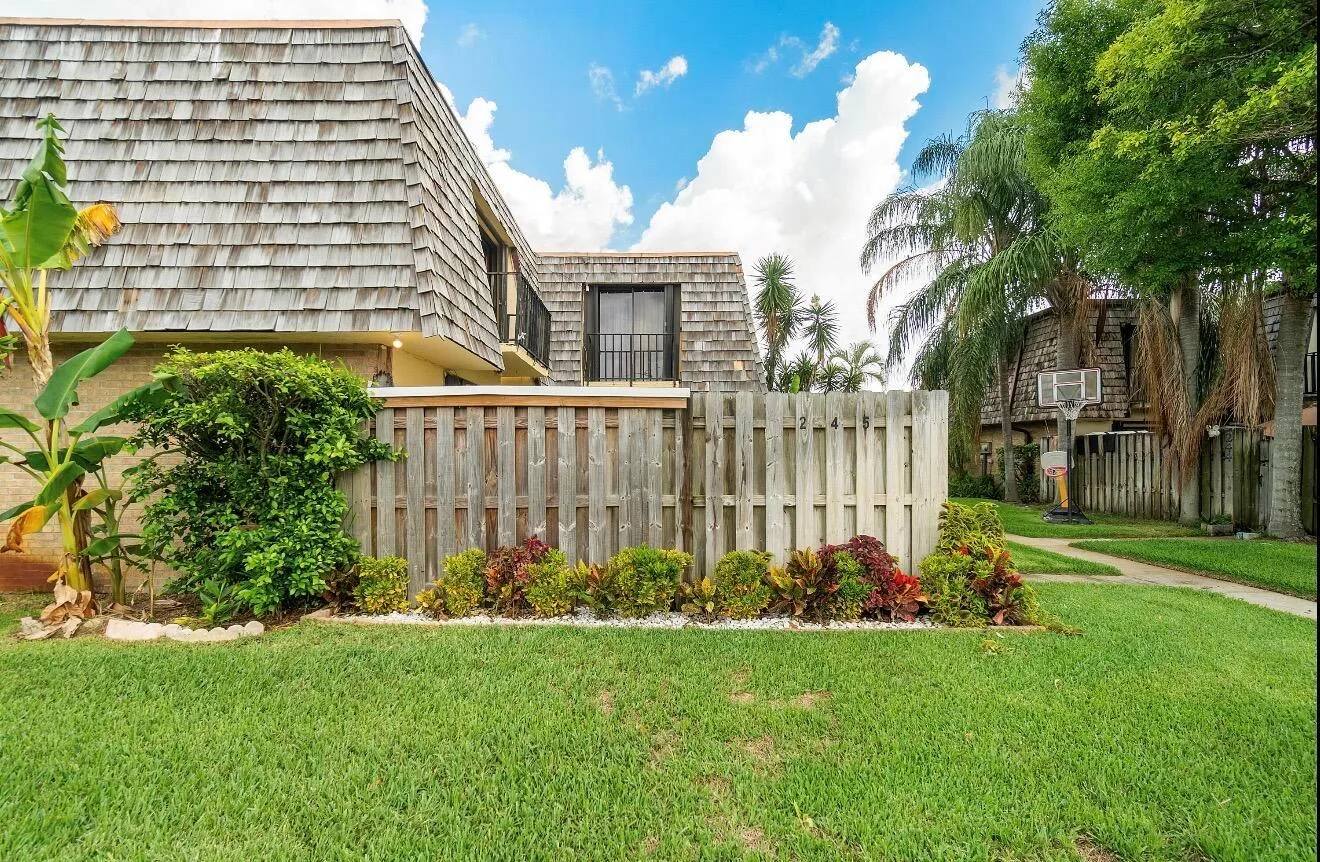 245 Woodland Road, Palm Springs, FL 33461 photo 4