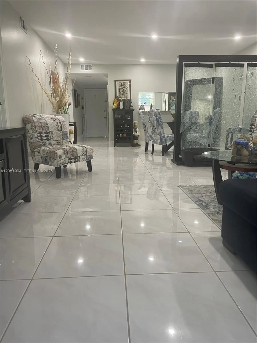 1011 SW 125th Ave # 207M, Pembroke Pines, FL 33027