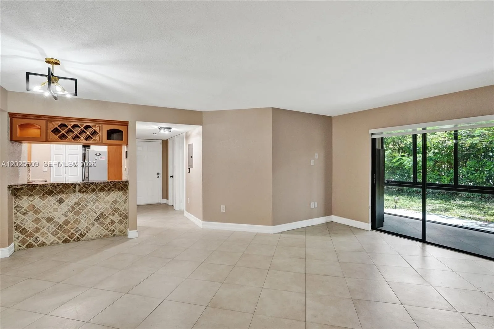 927 NE 199th St # 103, Miami, FL 33179 photo 3