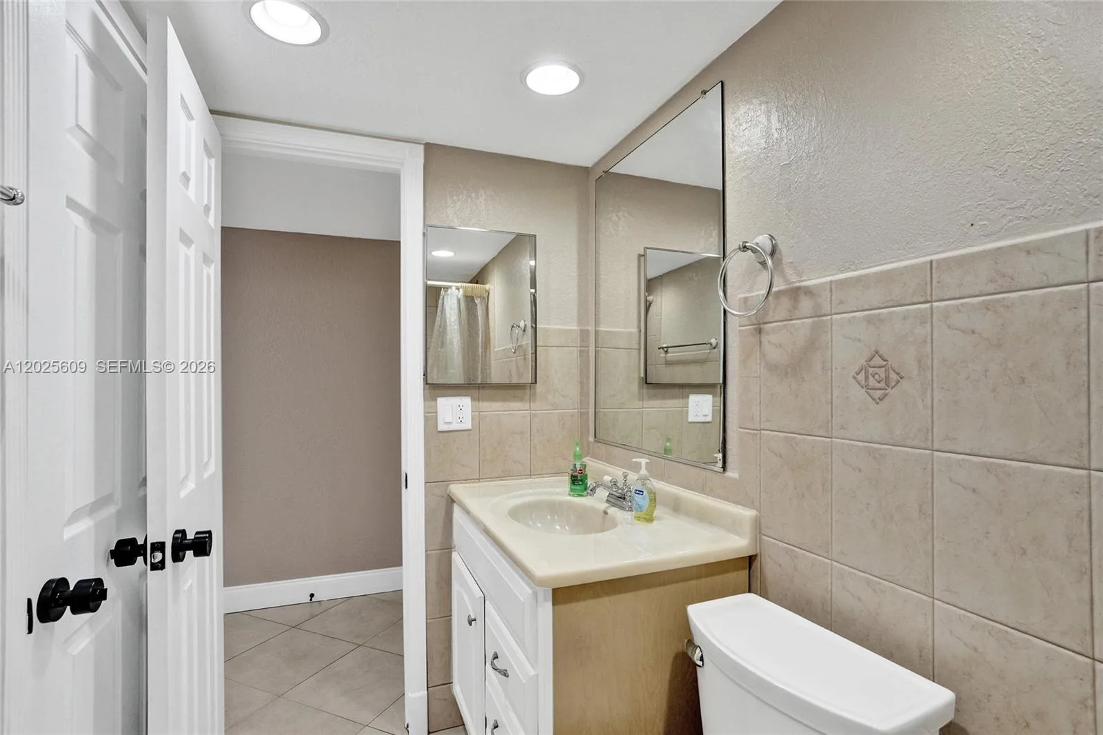 927 NE 199th St # 103, Miami, FL 33179 photo 4