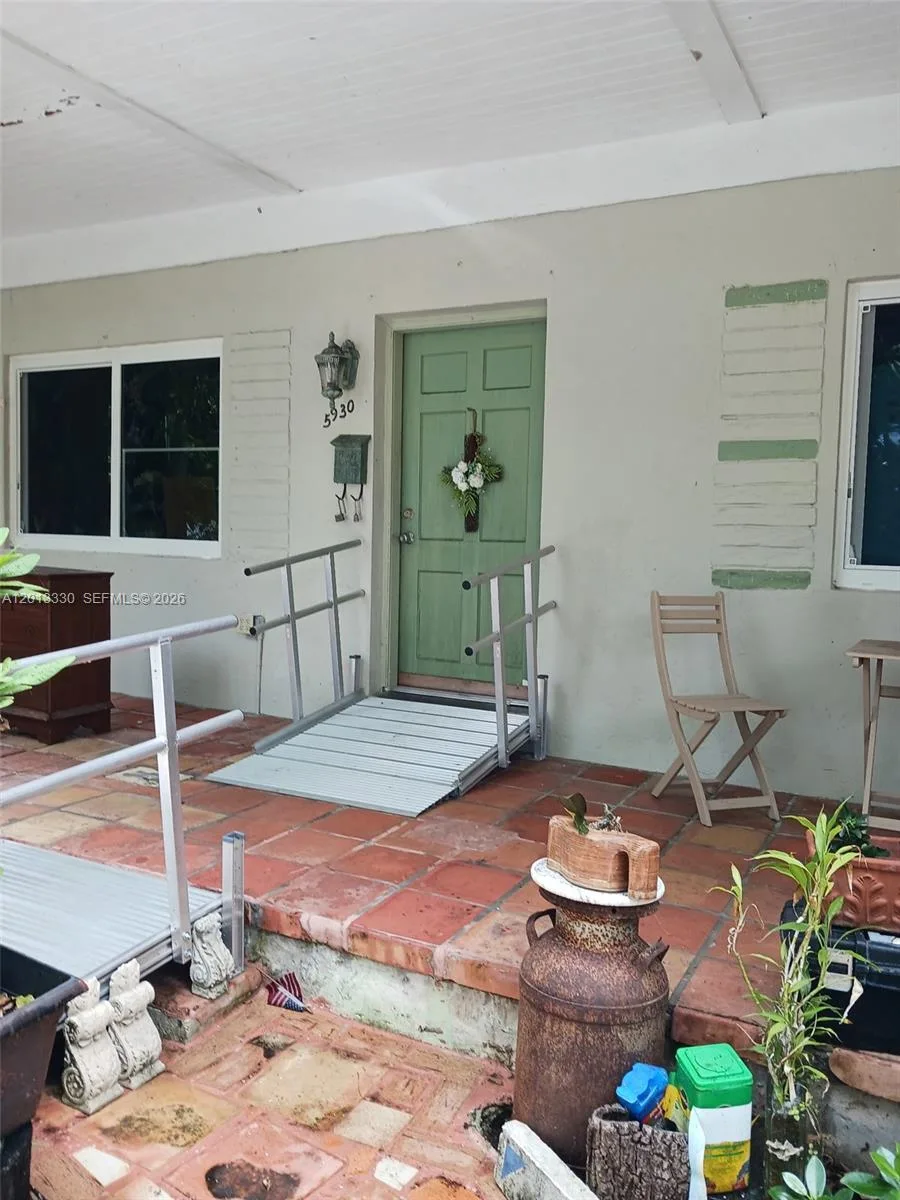 5930 SW 44th Ter, Miami, FL 33155 photo 6