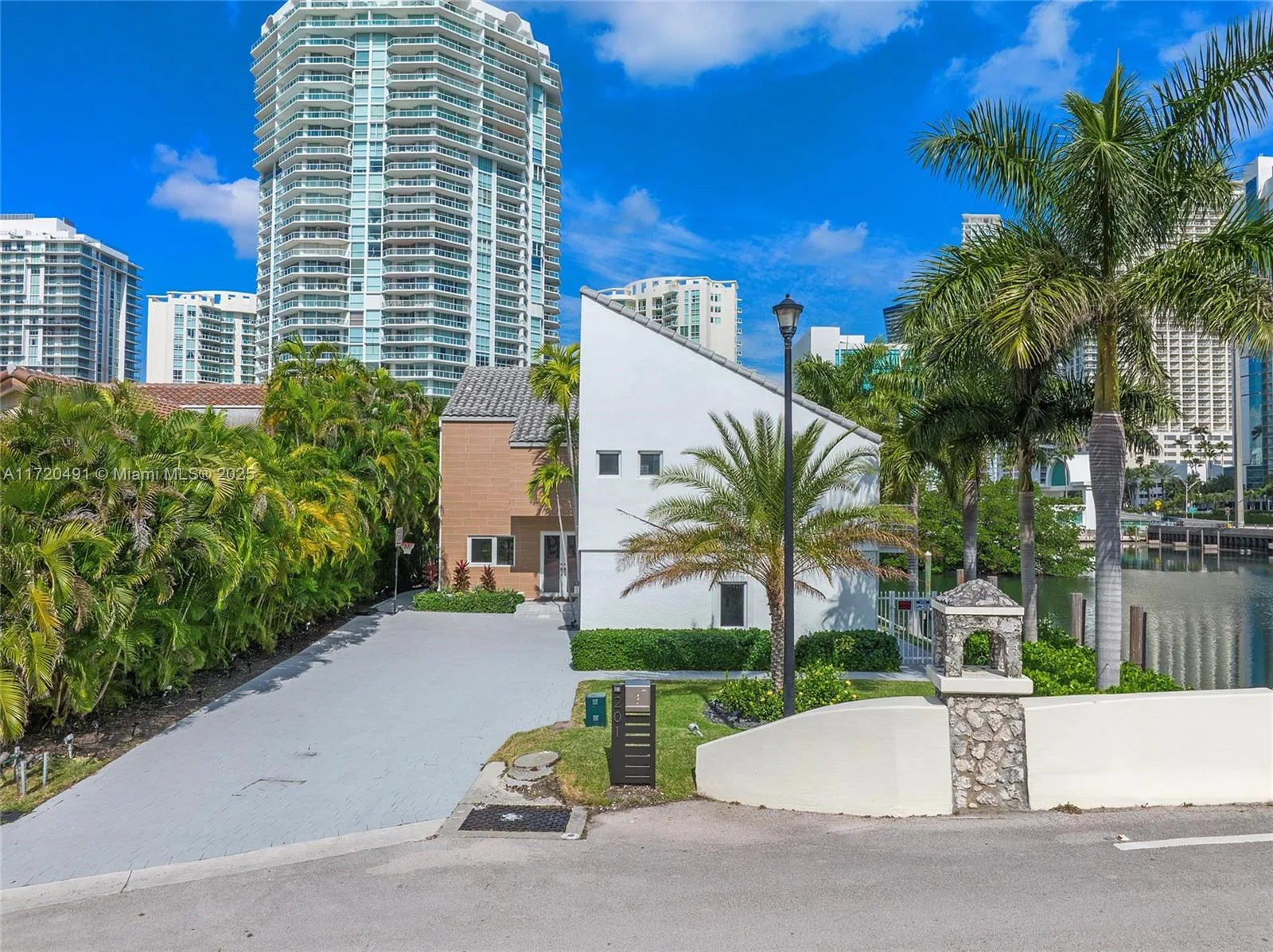 201 Atlantic Ave, Sunny Isles Beach, FL 33160 photo 2