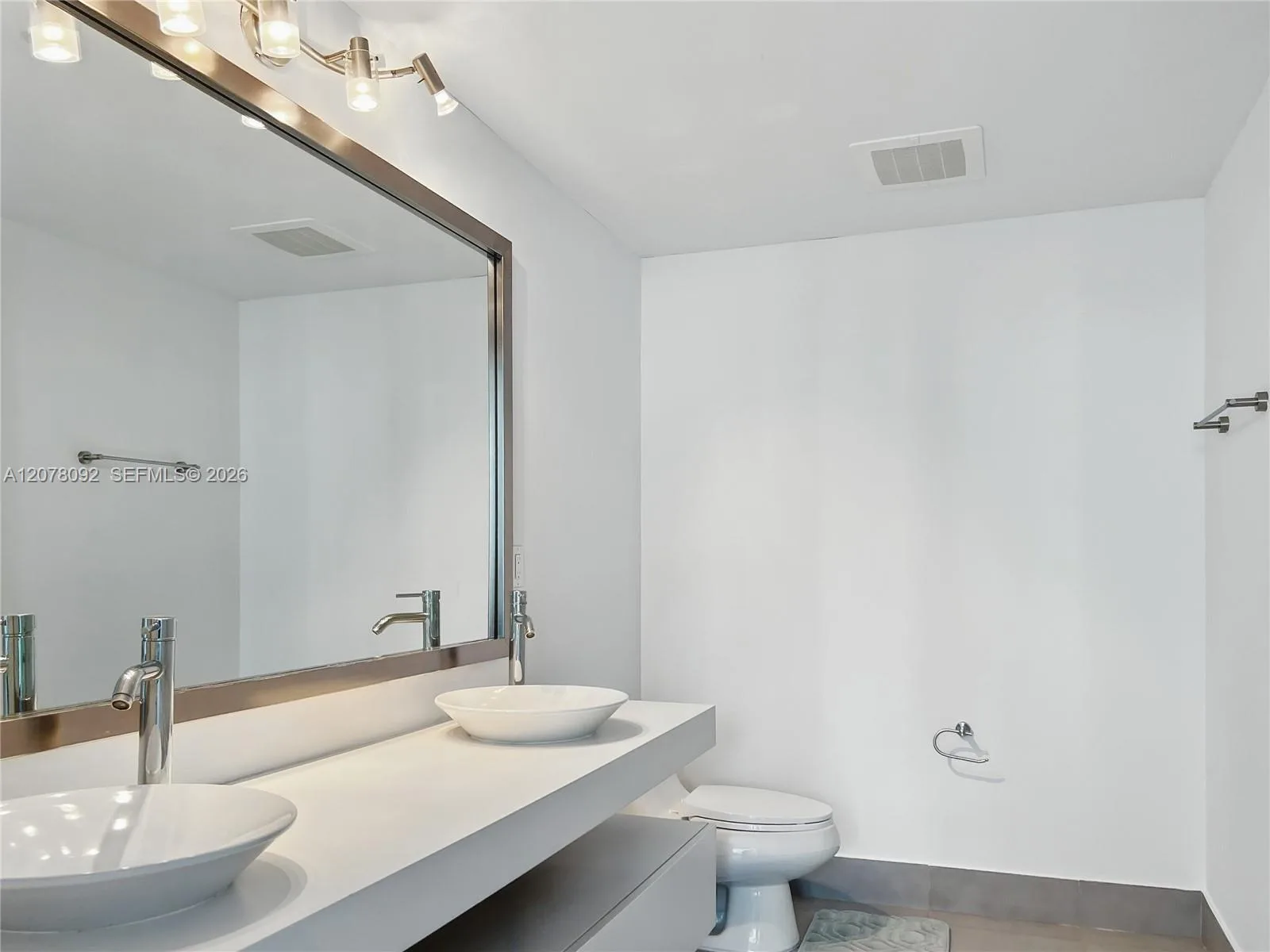 92 SW 3rd St # 2602, Miami, FL 33130 photo 10